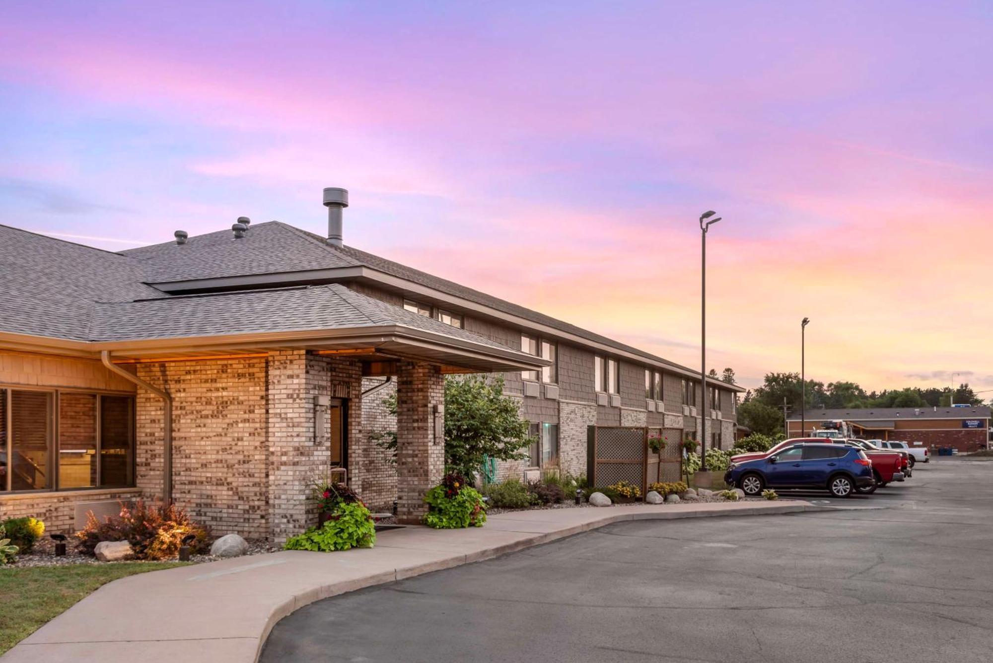 Best Western Spooner Riverplace Exterior foto